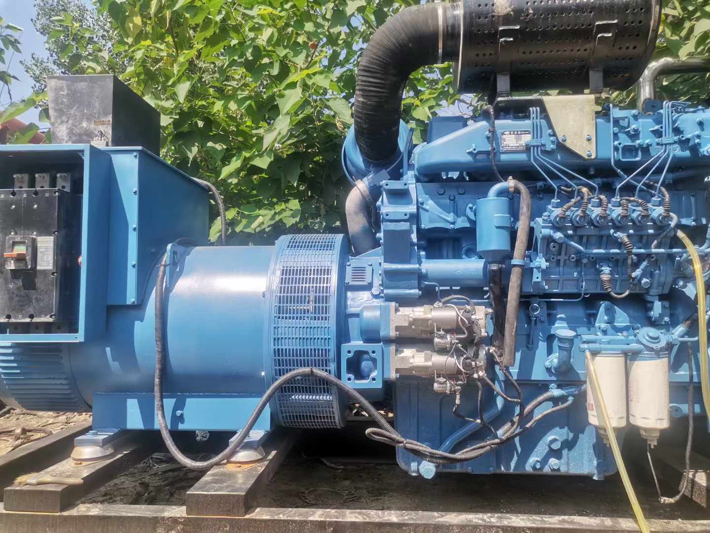 红山详细说明降低 800kW 柴油发电机输出电流波动的方法